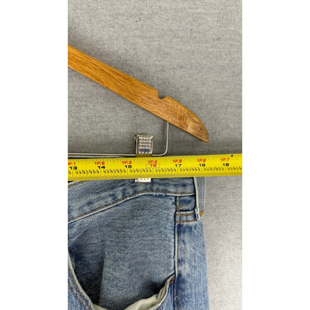 Levis 501 Original Fit Jeans Mens 35x31 Light Wash Blue Straight Leg Button Fly - Picture 7 of 7